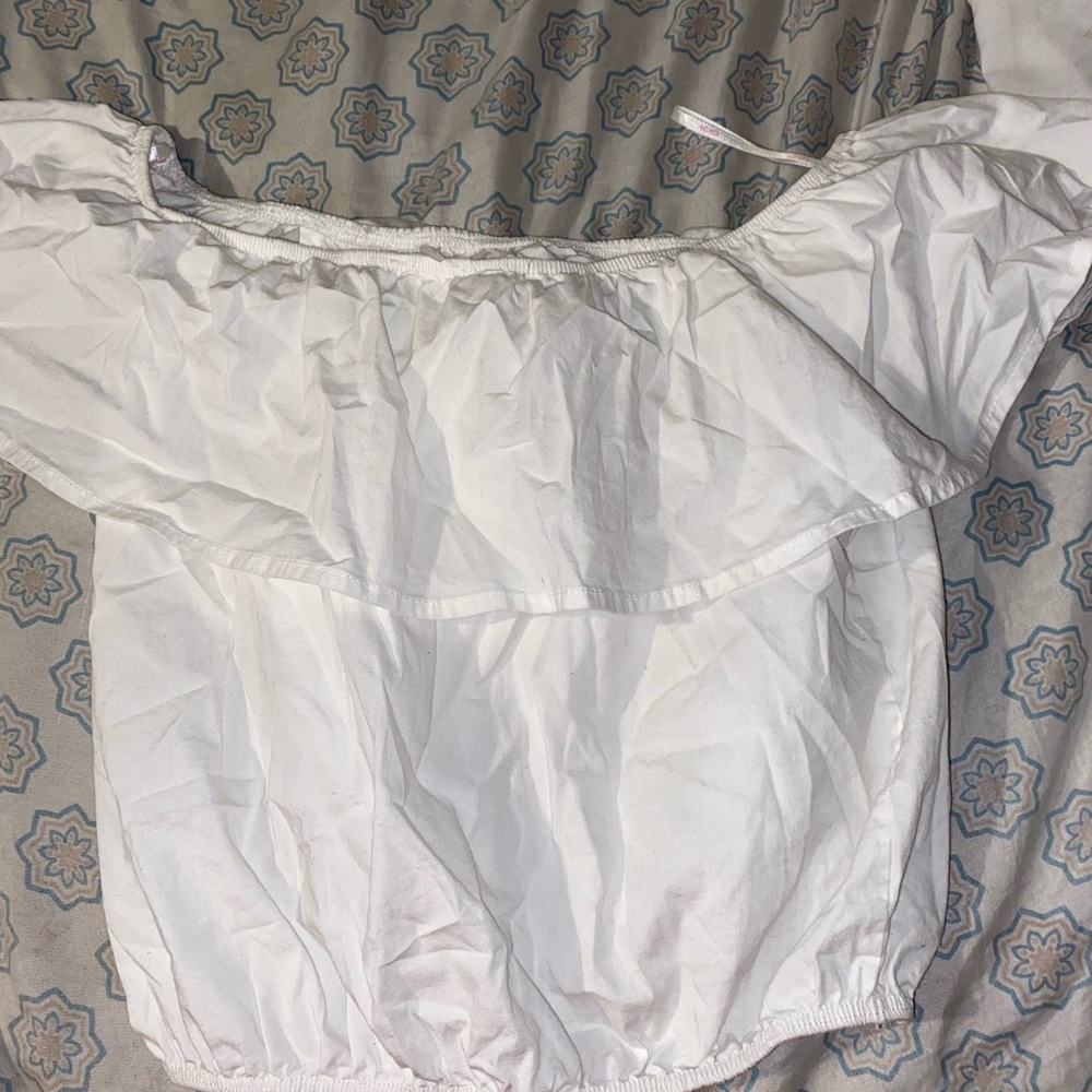 White off the shoulder crop top from A’GACI